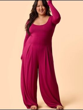 [NWT] Blogilates - Cascade V Neck Jumpsuit - Burgundy - 1X